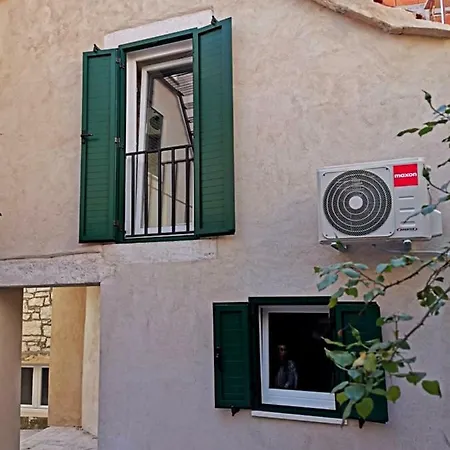 No.5 Luxury Apartment