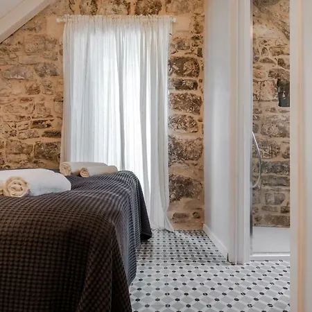 No.5 Luxury Apartment