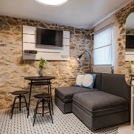 No.5 Luxury Apartment *